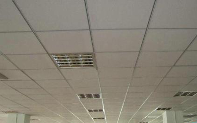 礦棉板吊頂施工2.jpg